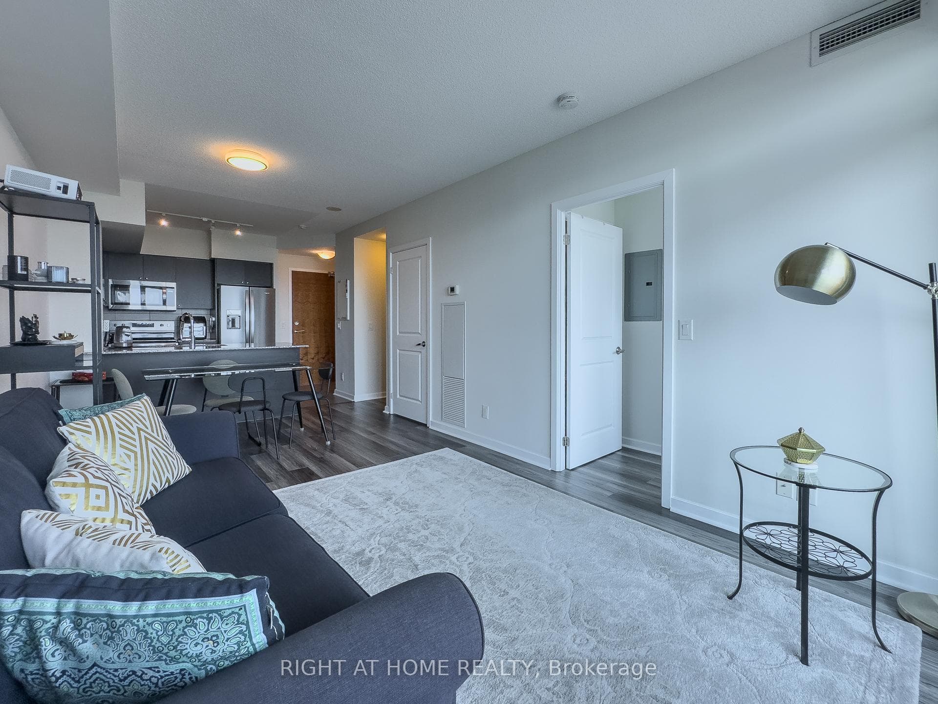 1235 Bayly Street Unit 1413 photo 4