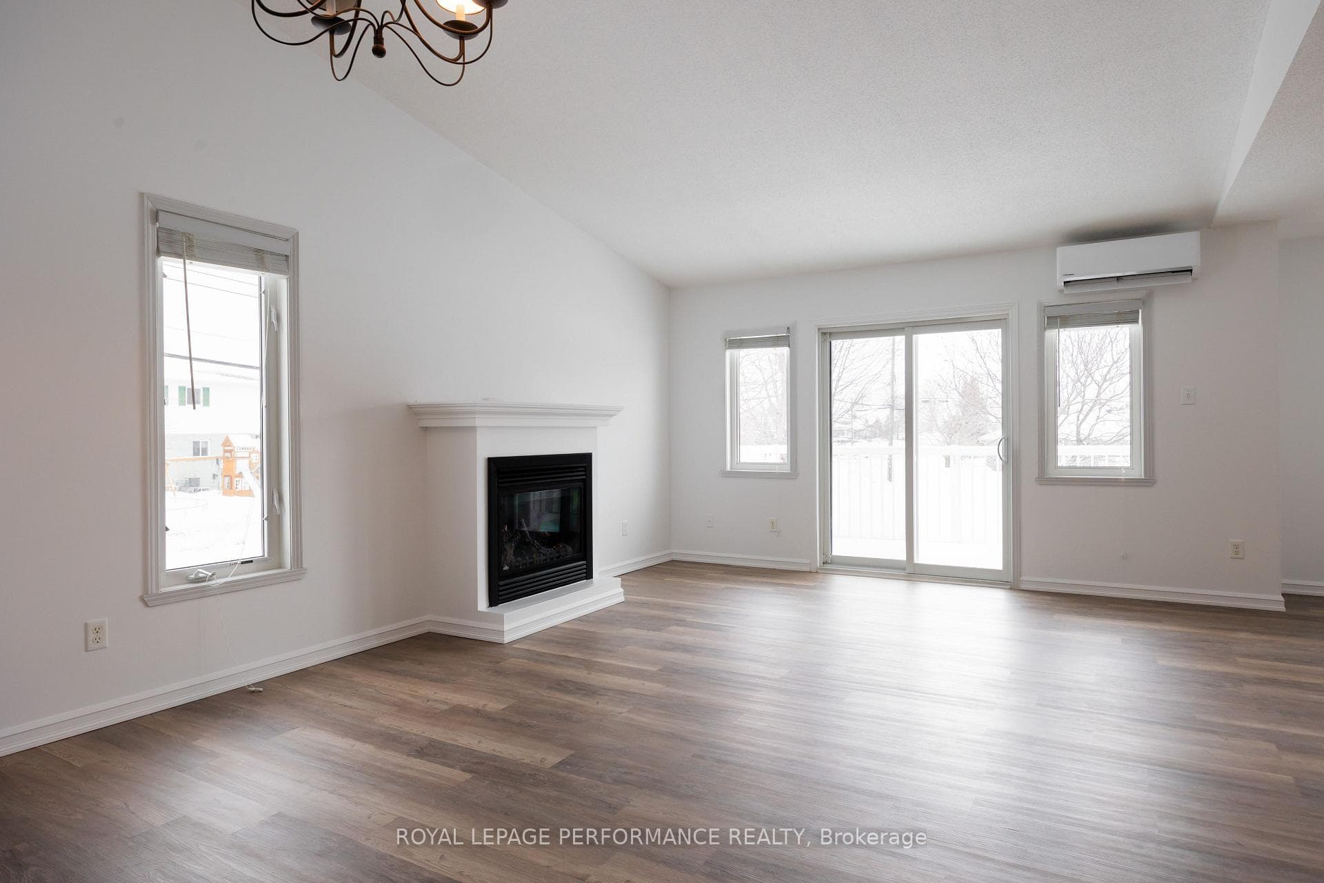 54 Sandfield Avenue Unit 102 photo 6
