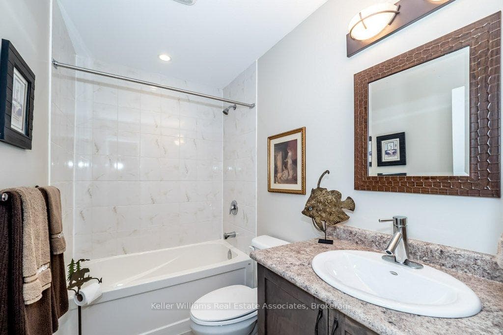 Upper Level 4 Pc Bath