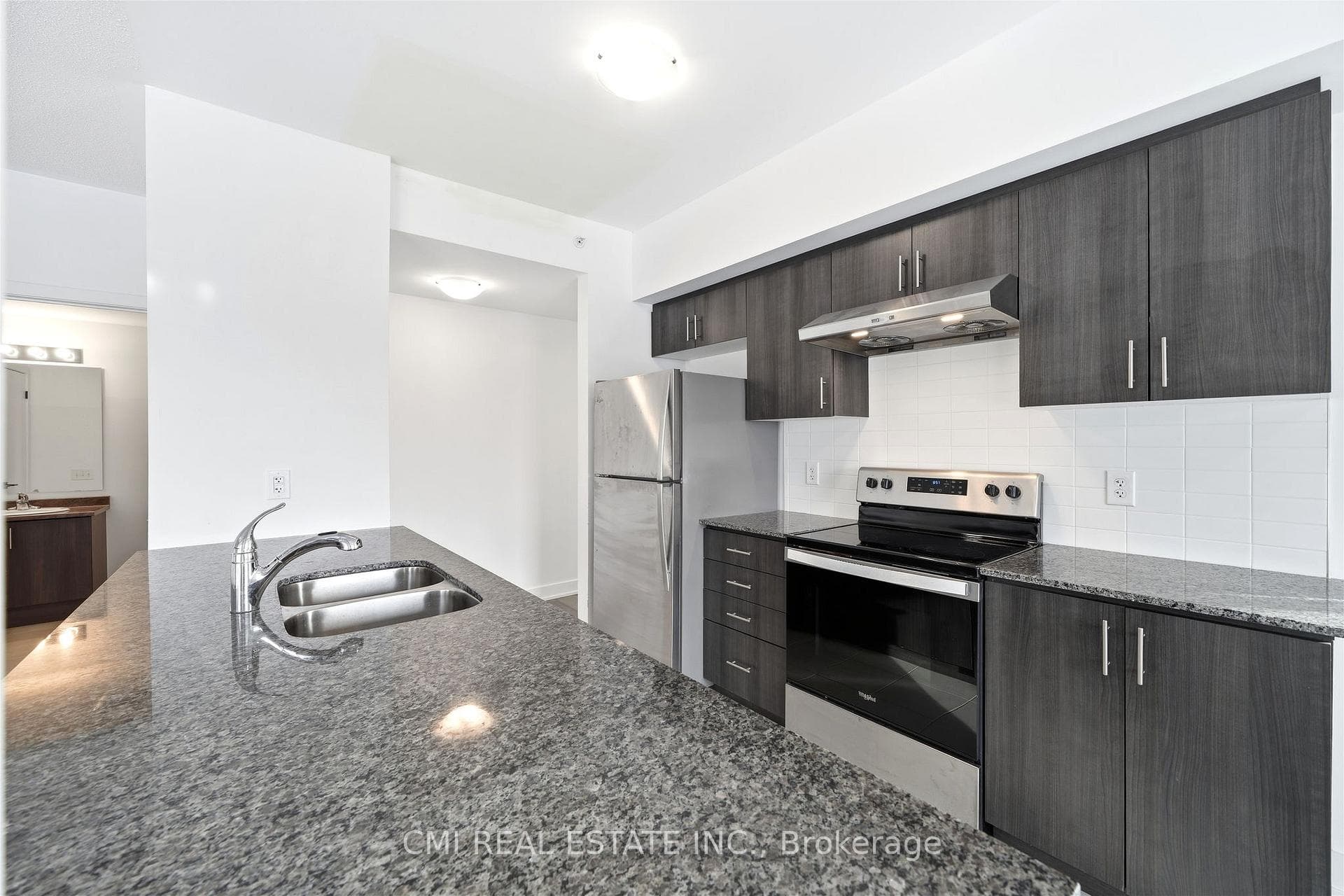 4 Spice Way Unit 501 photo 14