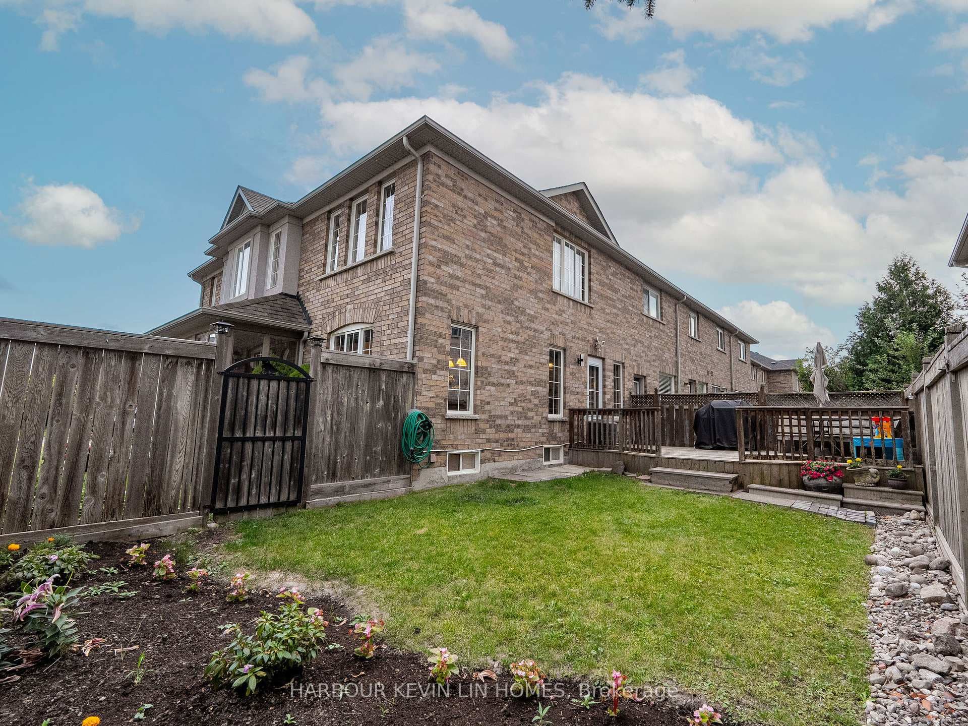 54 Waterton Crescent photo 36