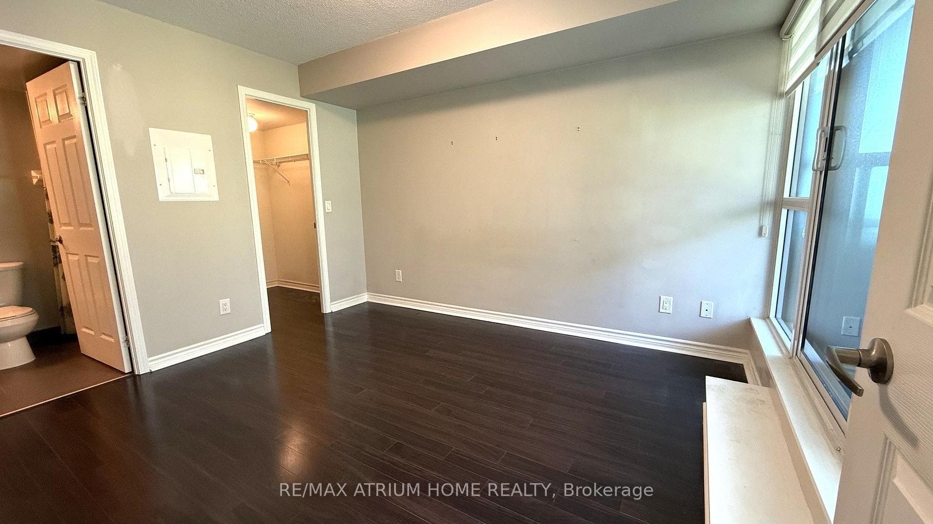 19 Grand Trunk Crescent Unit 1601 photo 9