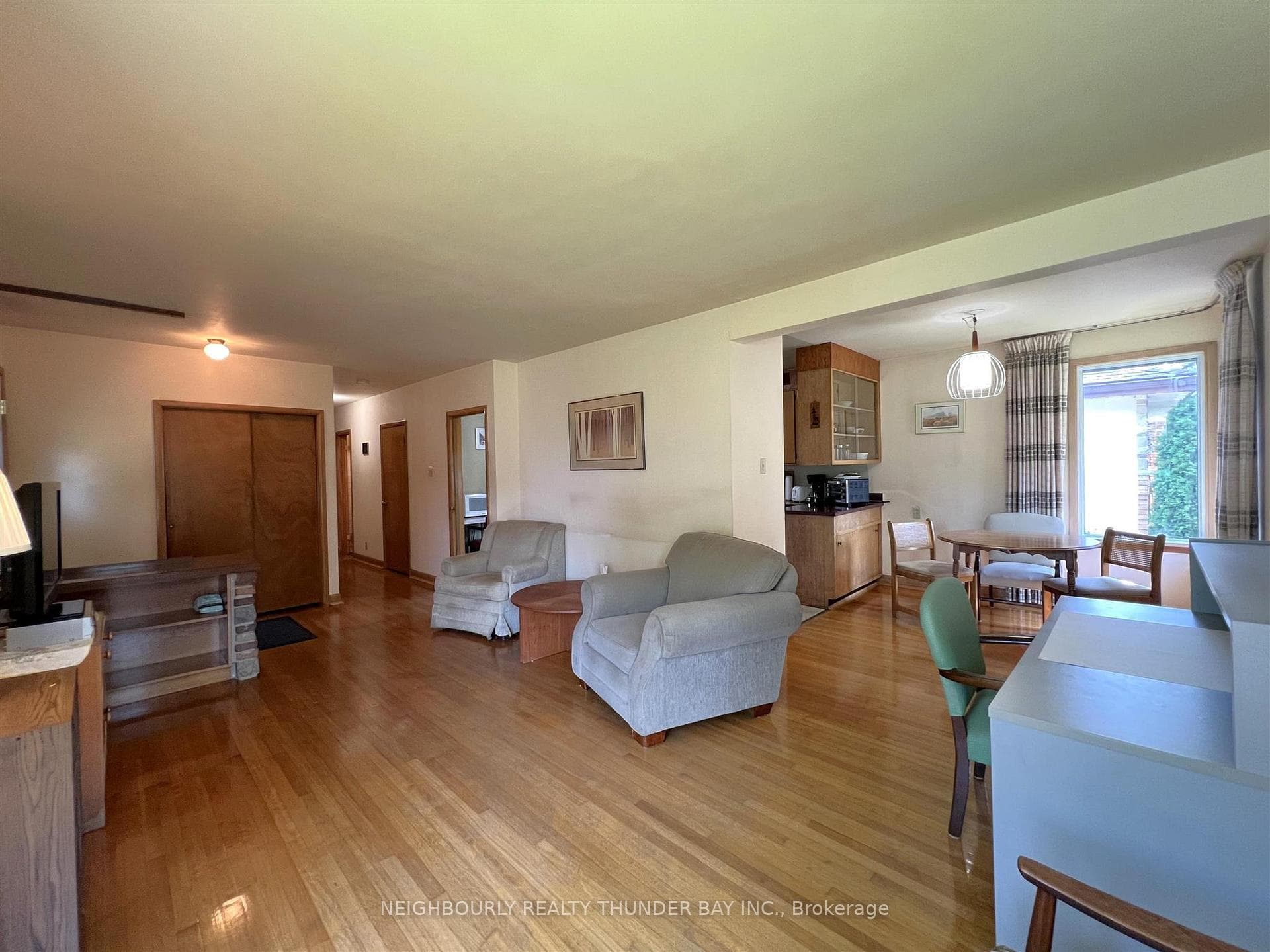 240 Robinson Drive photo 5