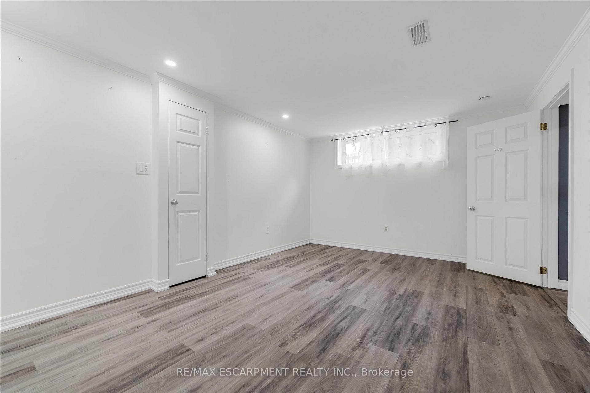 21 Lakeside Drive photo 28