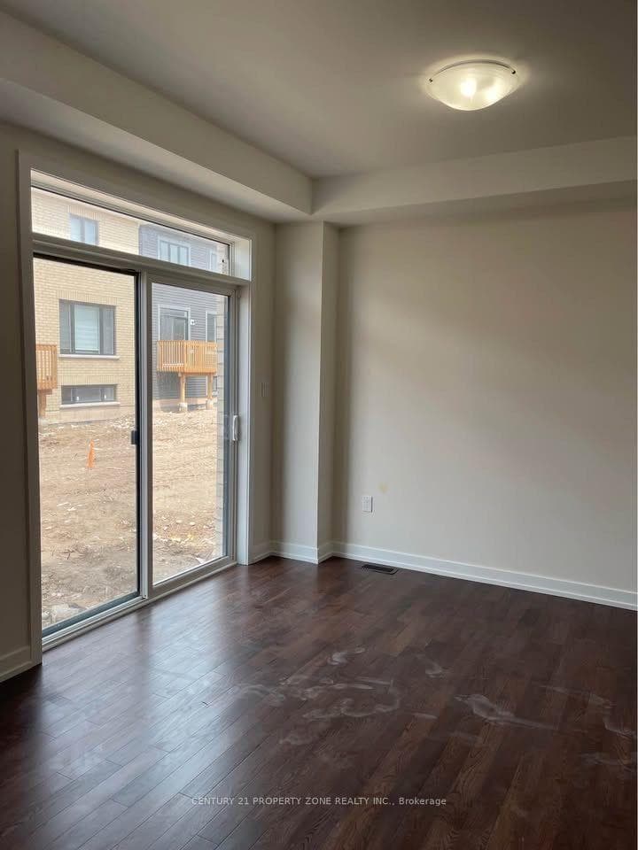 15 Stanley Leitch Drive photo 9