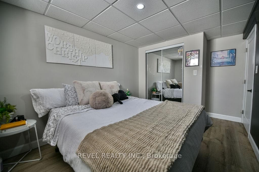 1301 Lozanne Crescent photo 33