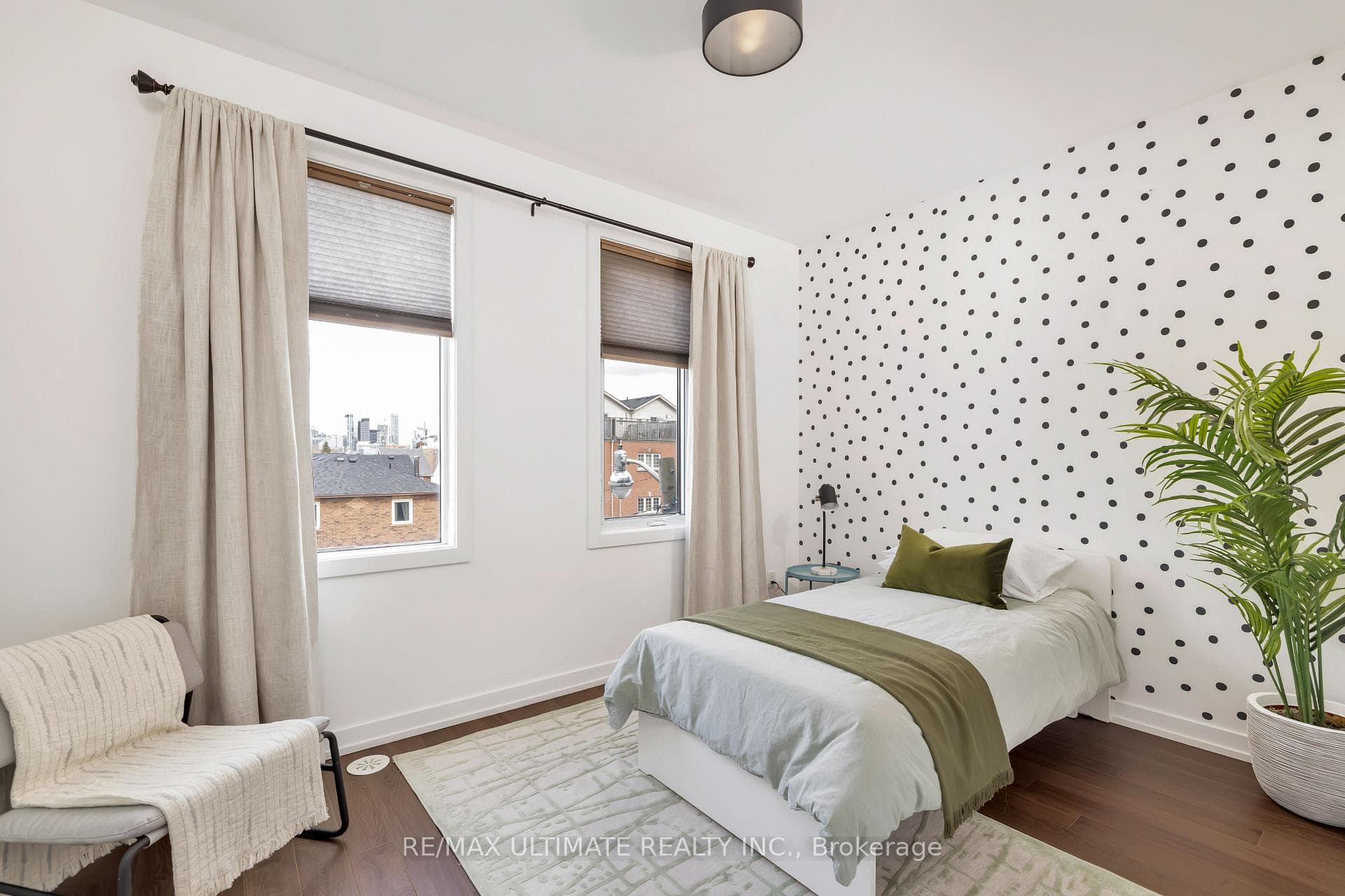 207B Manning Avenue photo 21