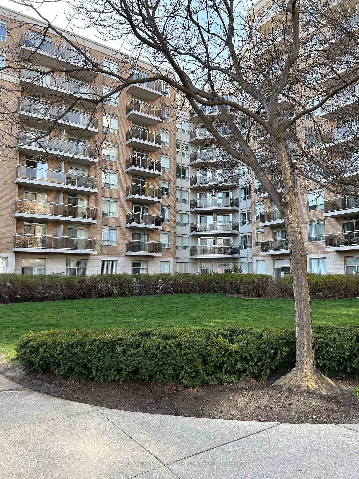 650 Lawrence Avenue Unit 113 photo 3