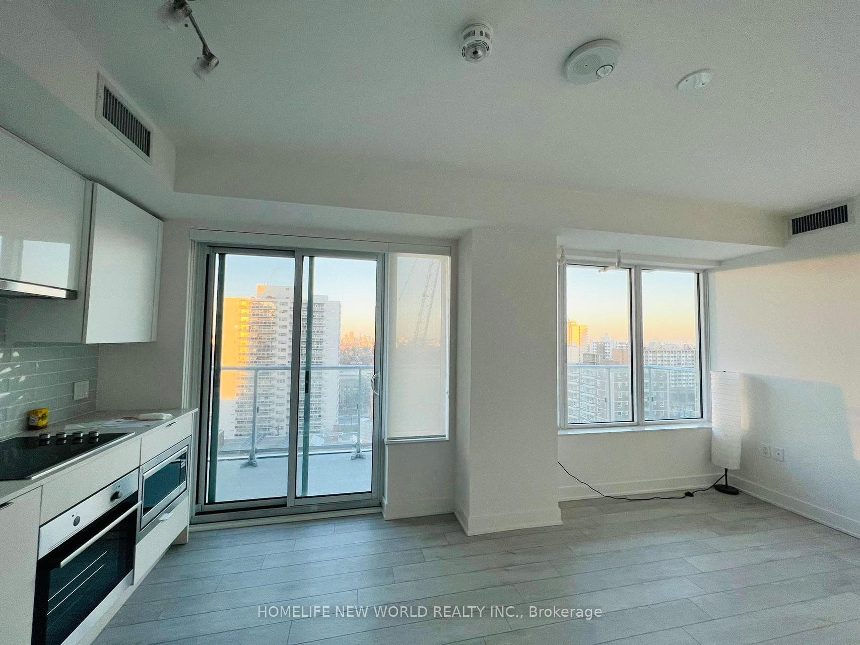 195 Redpath Avenue Unit 1204 photo 2