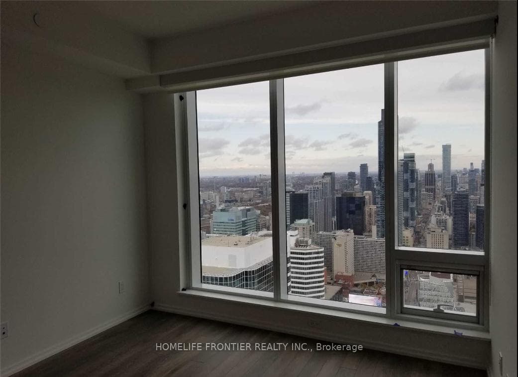 197 Yonge Street Unit 5501 photo 9