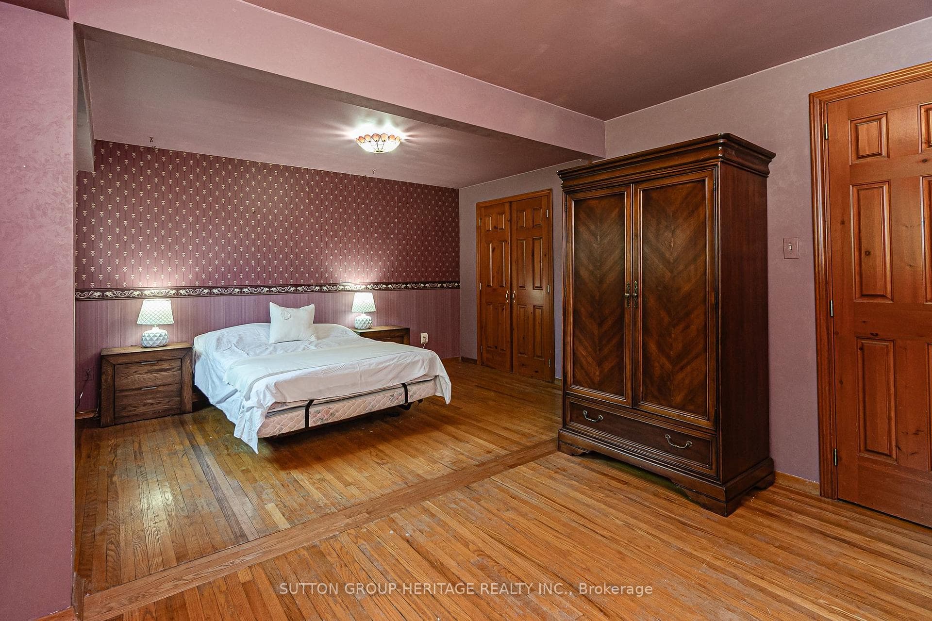 3rd Bedroom Large Above Grade Windows