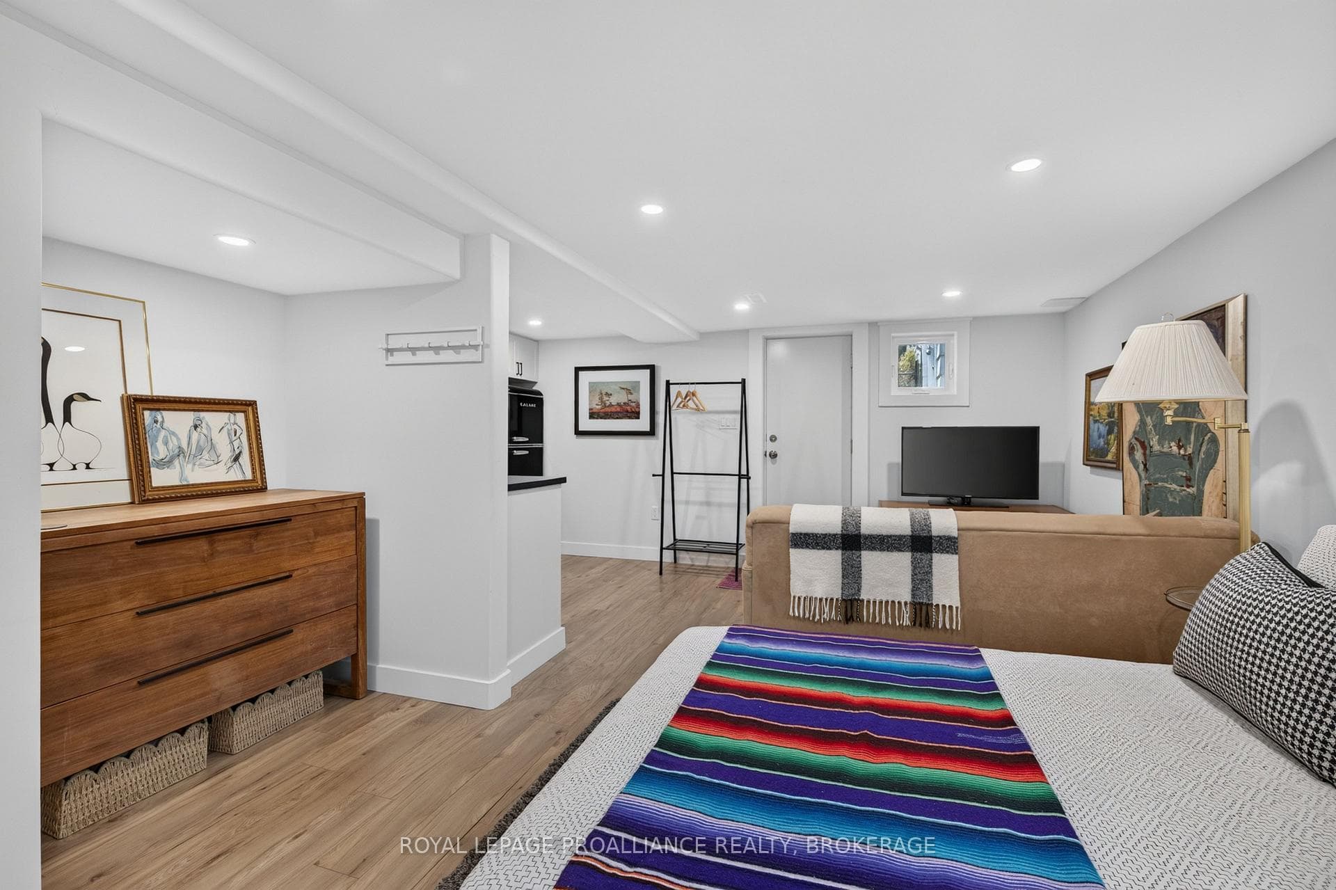 288 Yonge Street photo 31
