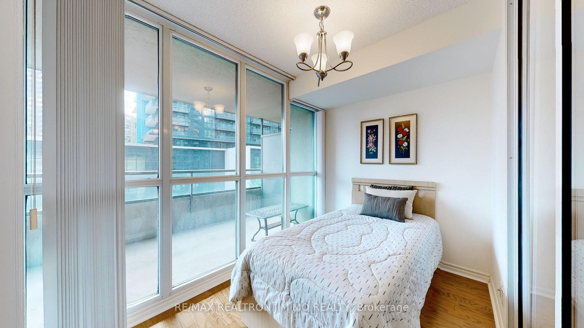 18 Spring Garden Avenue Unit 811 photo 21