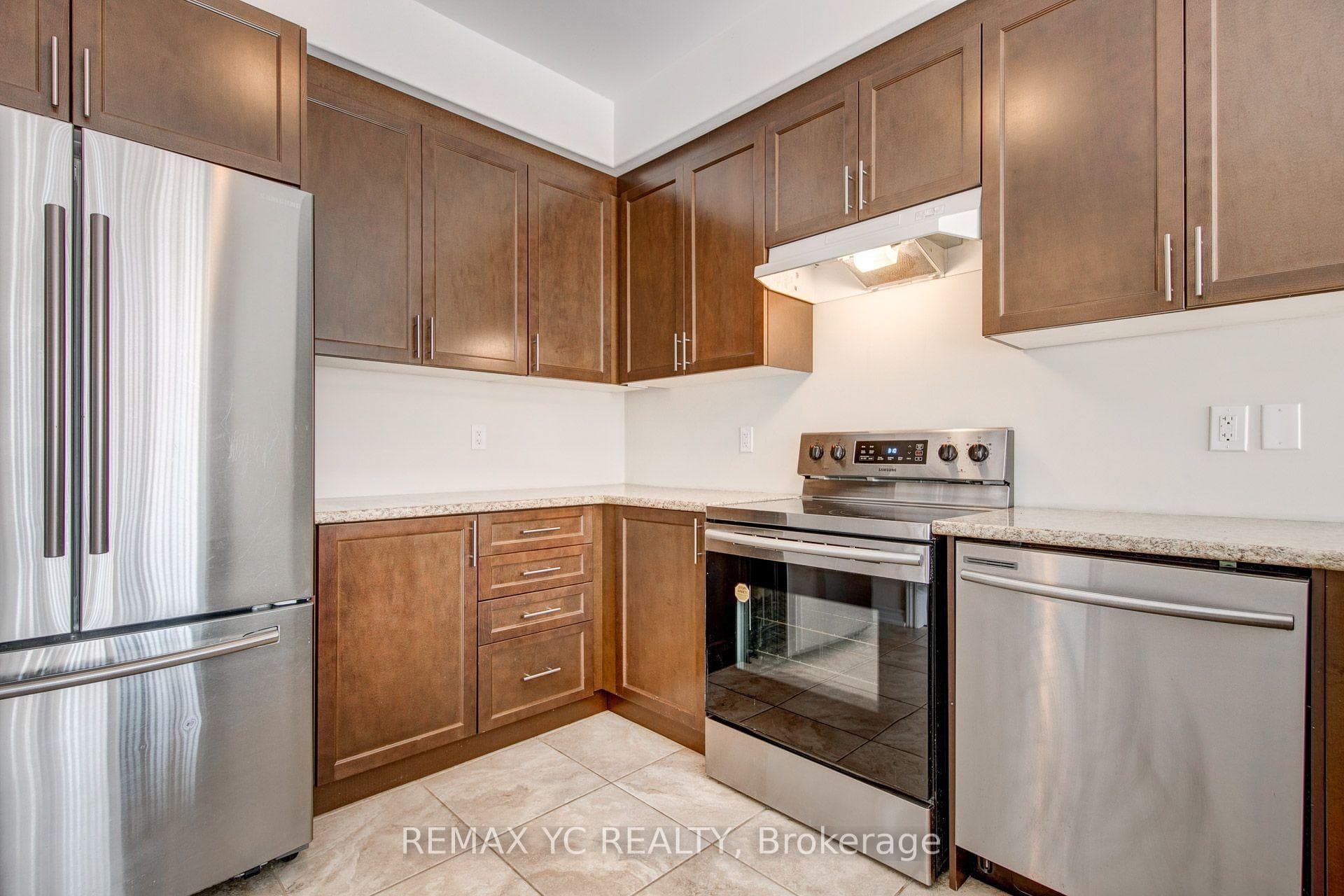 56 Walker Boulevard photo 11
