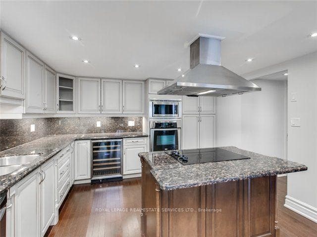 71 Charles Street Unit Ph1605 photo 14