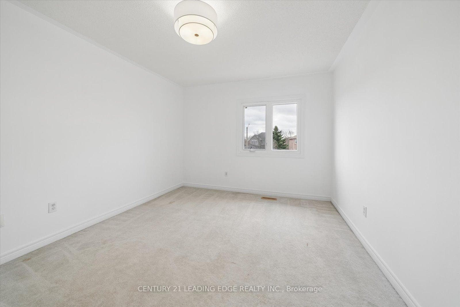 161 Shaftsbury Avenue photo 32