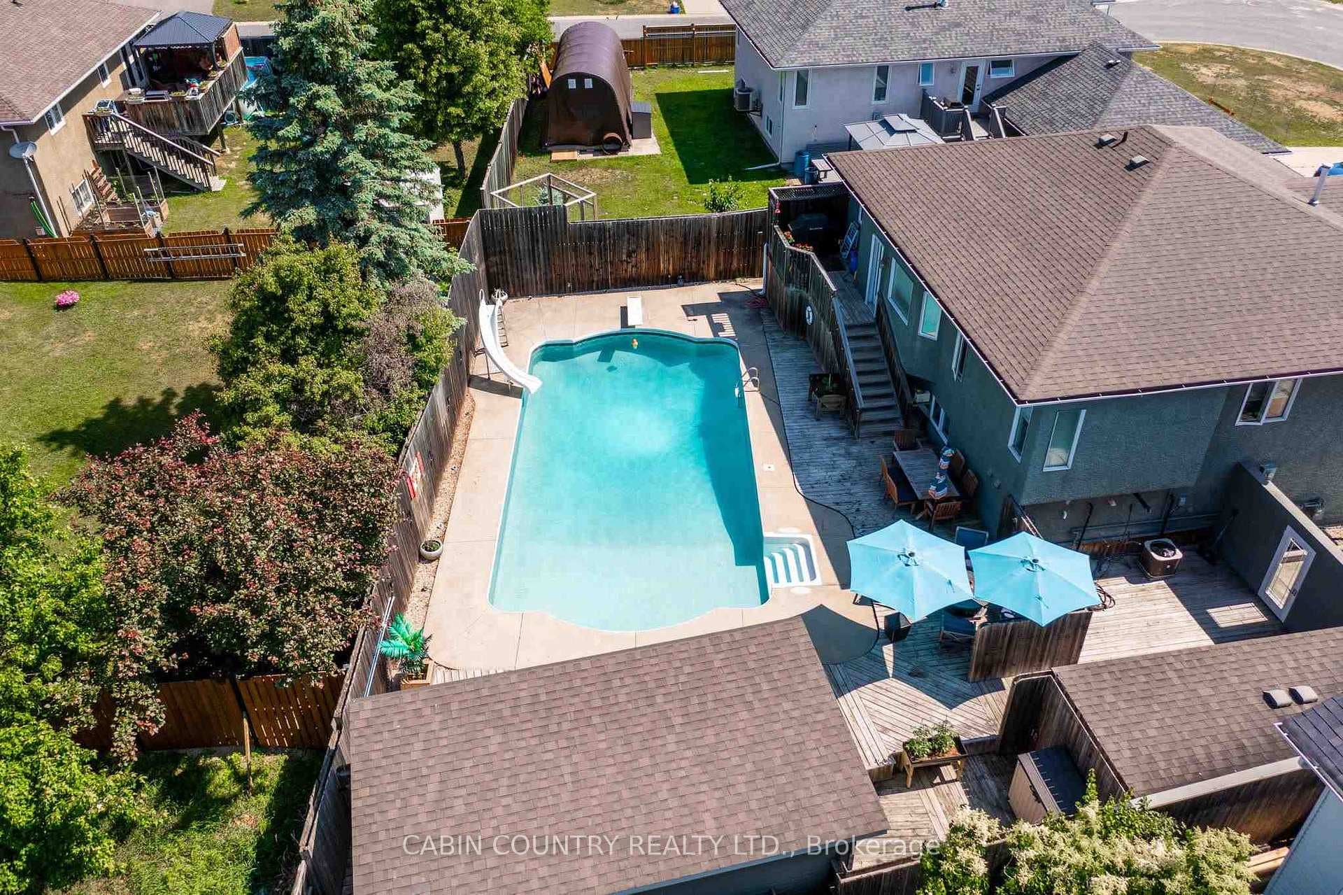 31 Shauna Cres photo 3
