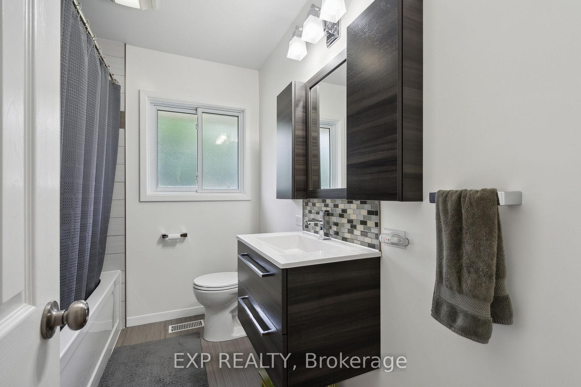 224 Irving Place photo 23