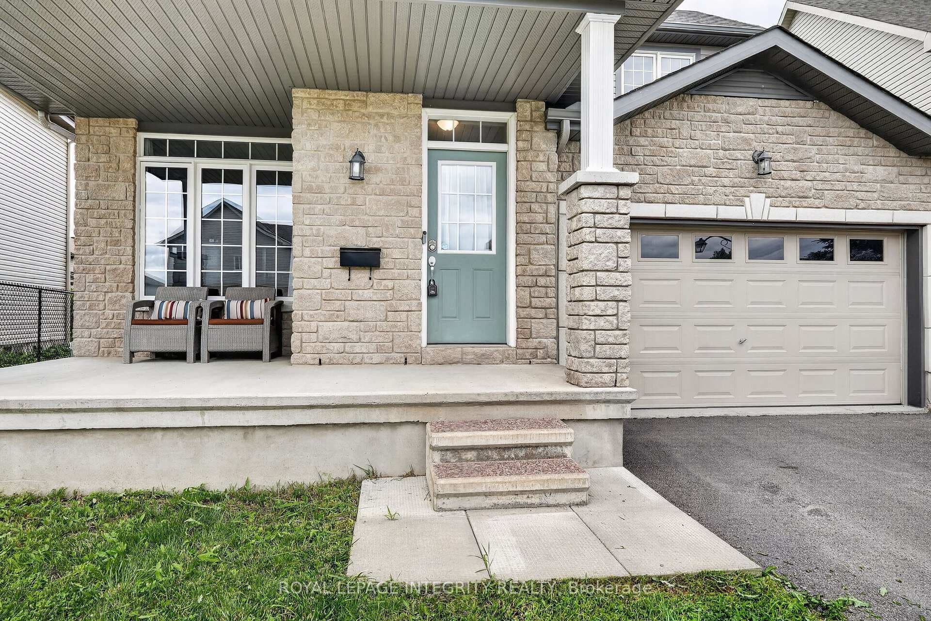 129 Dorina Sarazin Crescent photo 2