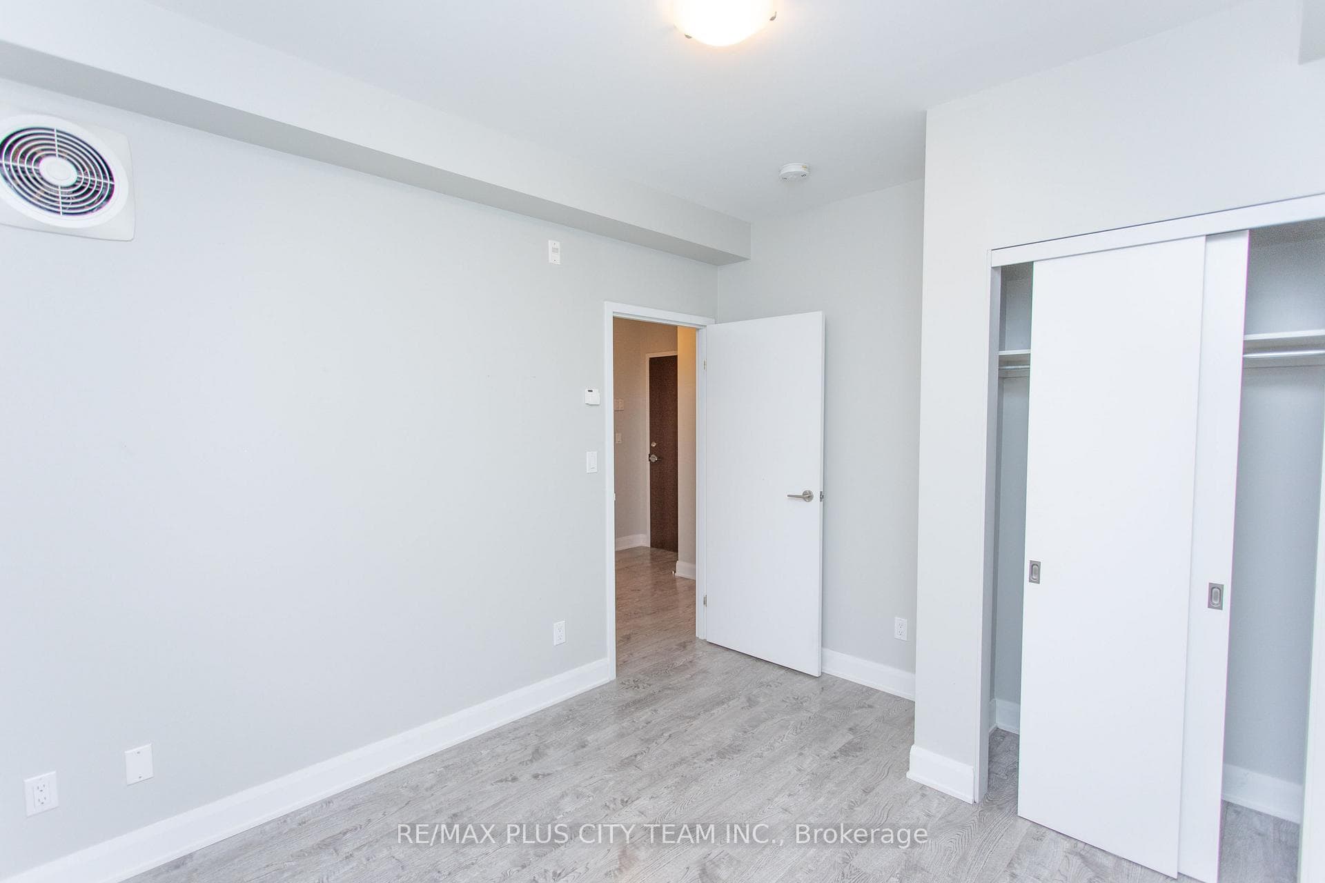686 Bathurst Street Unit 202 photo 9