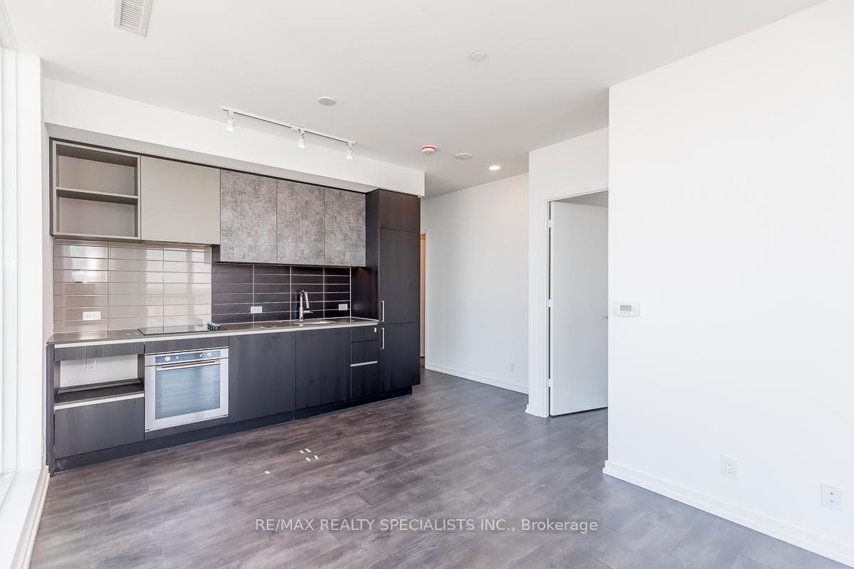 7890 JANE Street Unit PH-09 photo 19