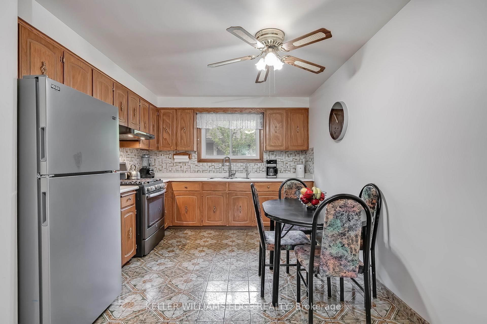 Eat-in Kitchen