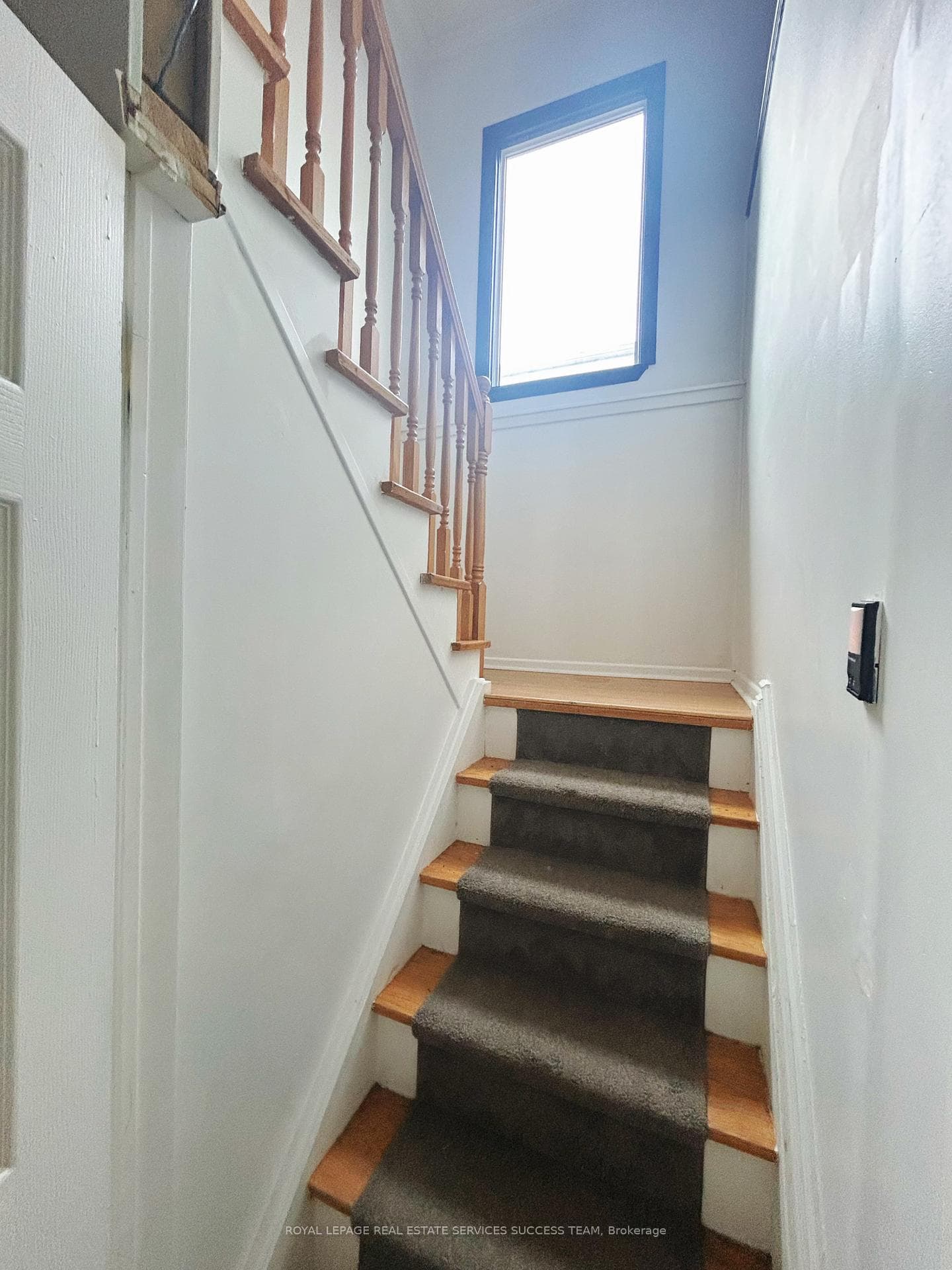 129 Lawrence Crescent photo 12
