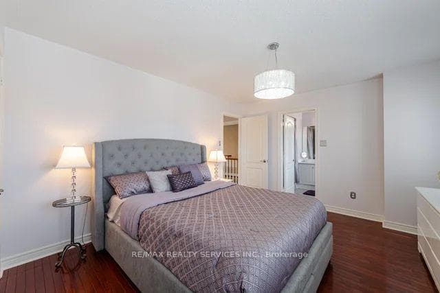 8 Blaketon Court photo 23