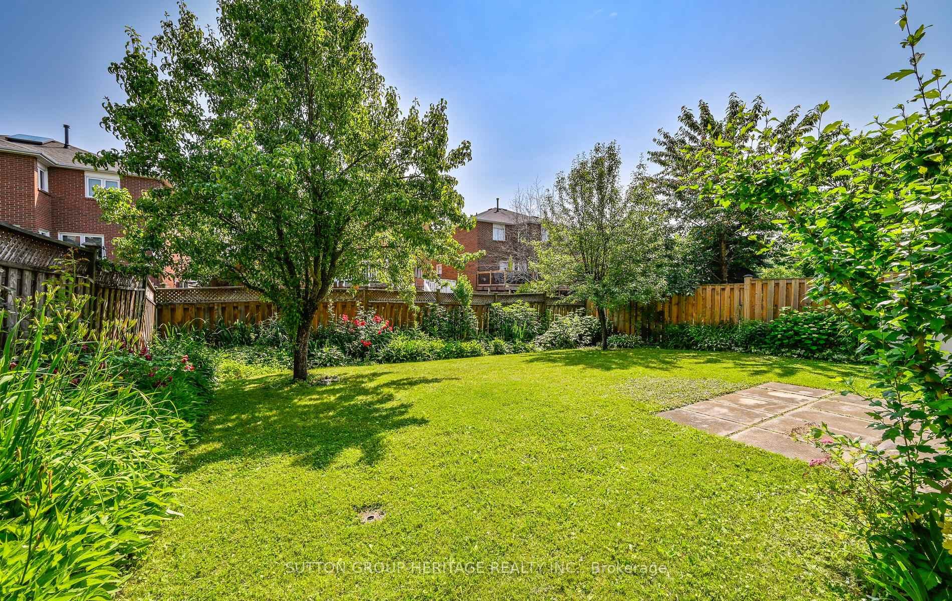 39 Pogson Drive photo 26