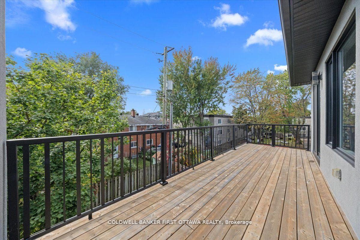 562 QUEEN MARY Street photo 20