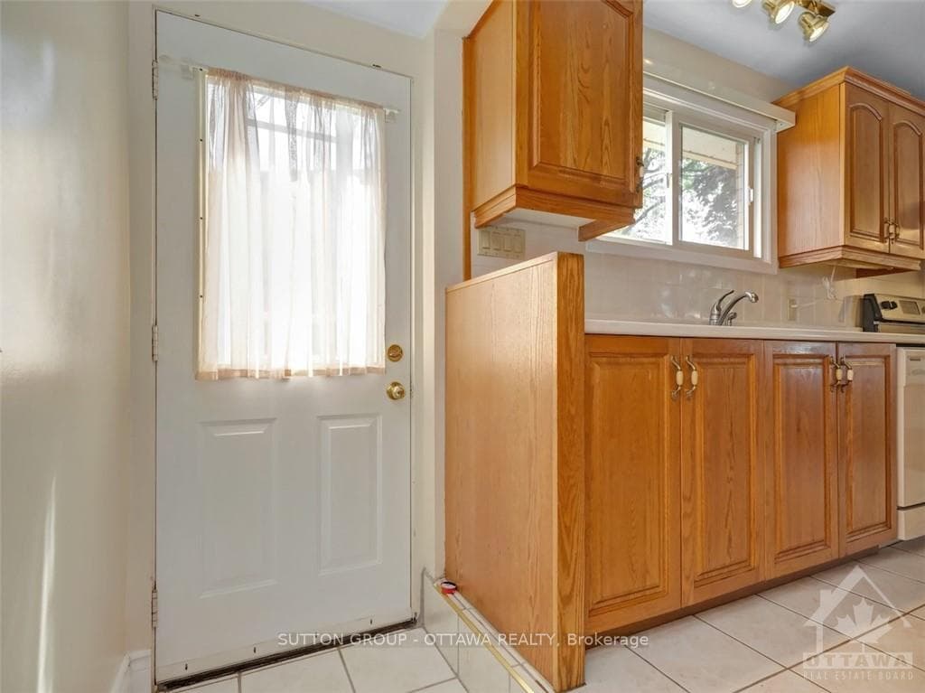1371 SAULT Street photo 19