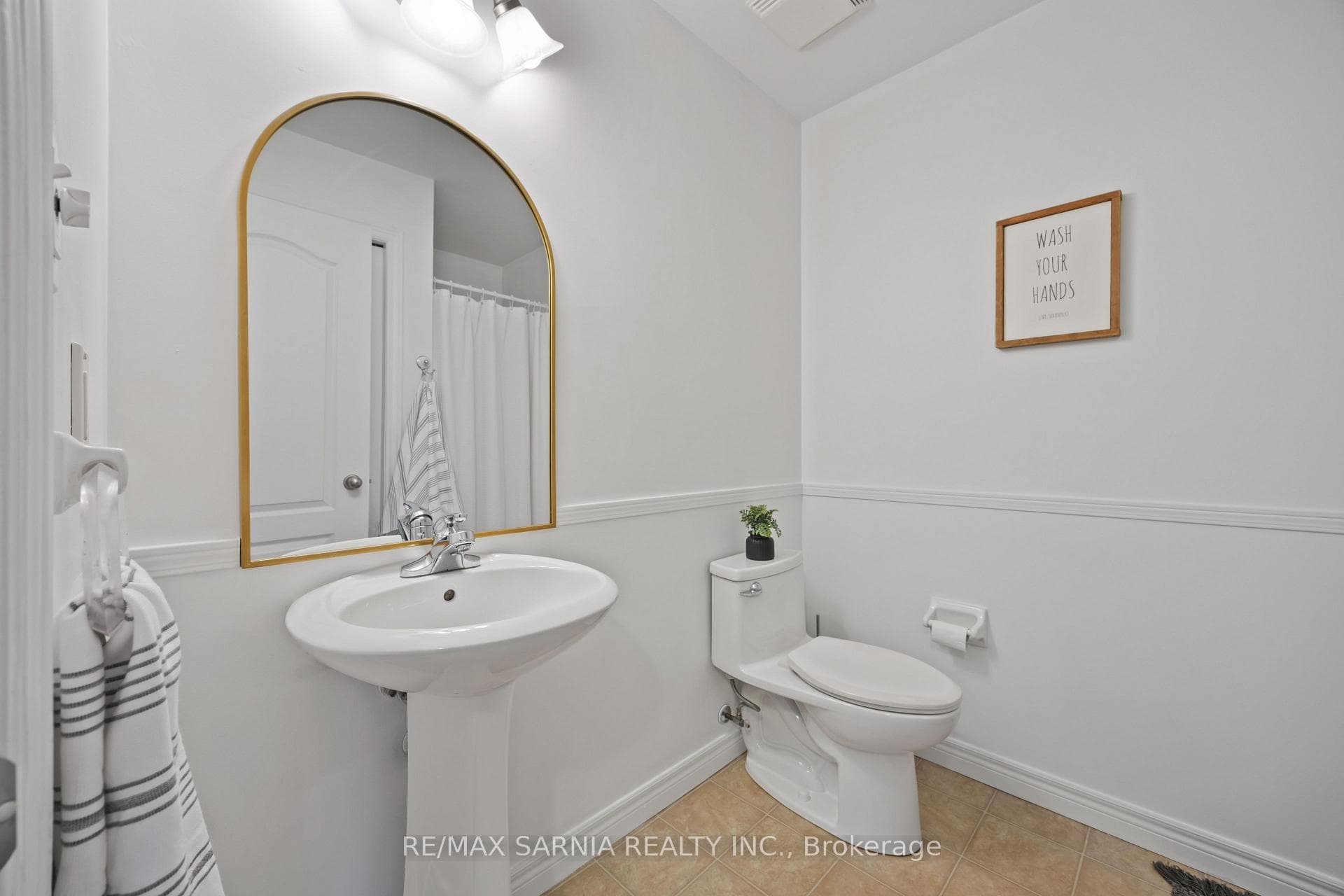 638 Bentinck Drive photo 33
