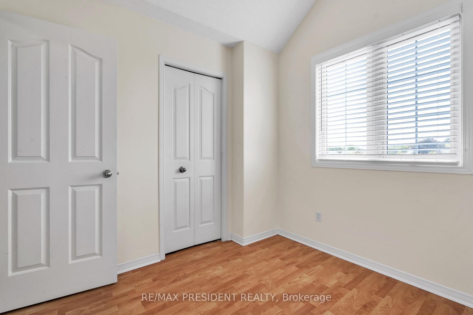 1370 Baycliffe Place photo 24