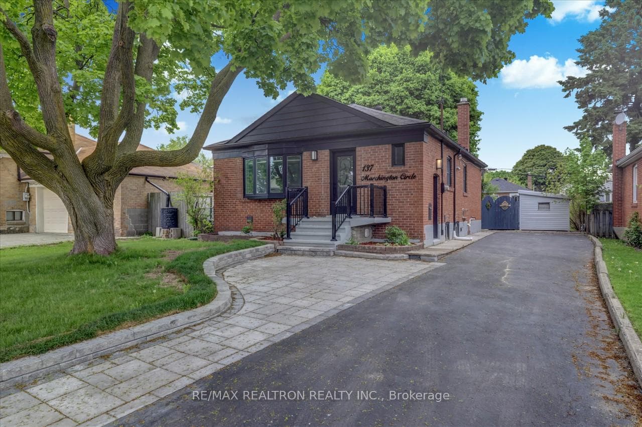 137 Marchington Circle photo 1