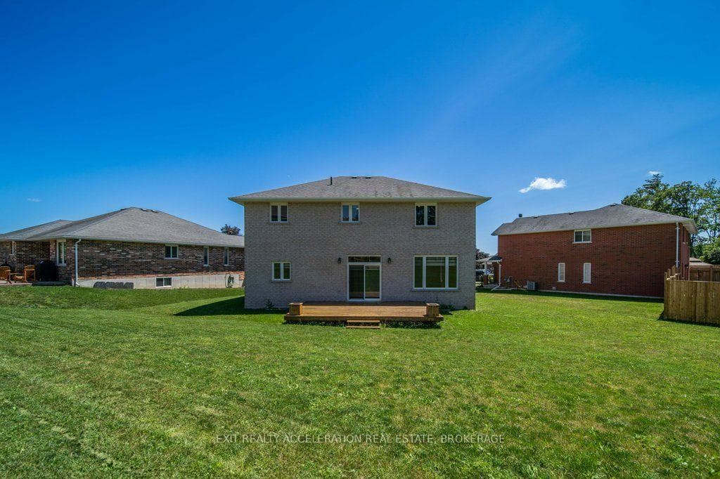 14 Ashwood Crescent photo 36