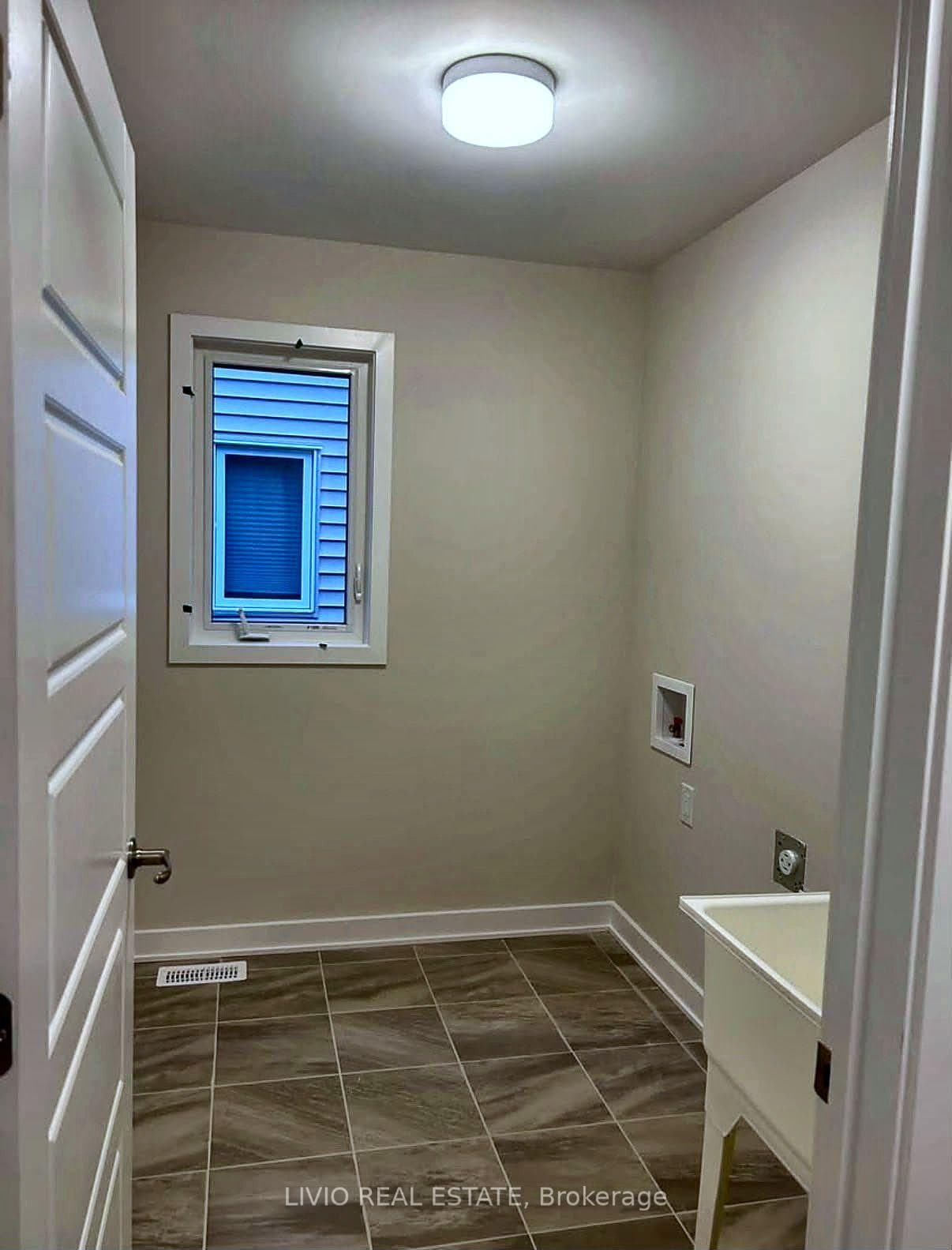 1007 SHOWMAN Street photo 12