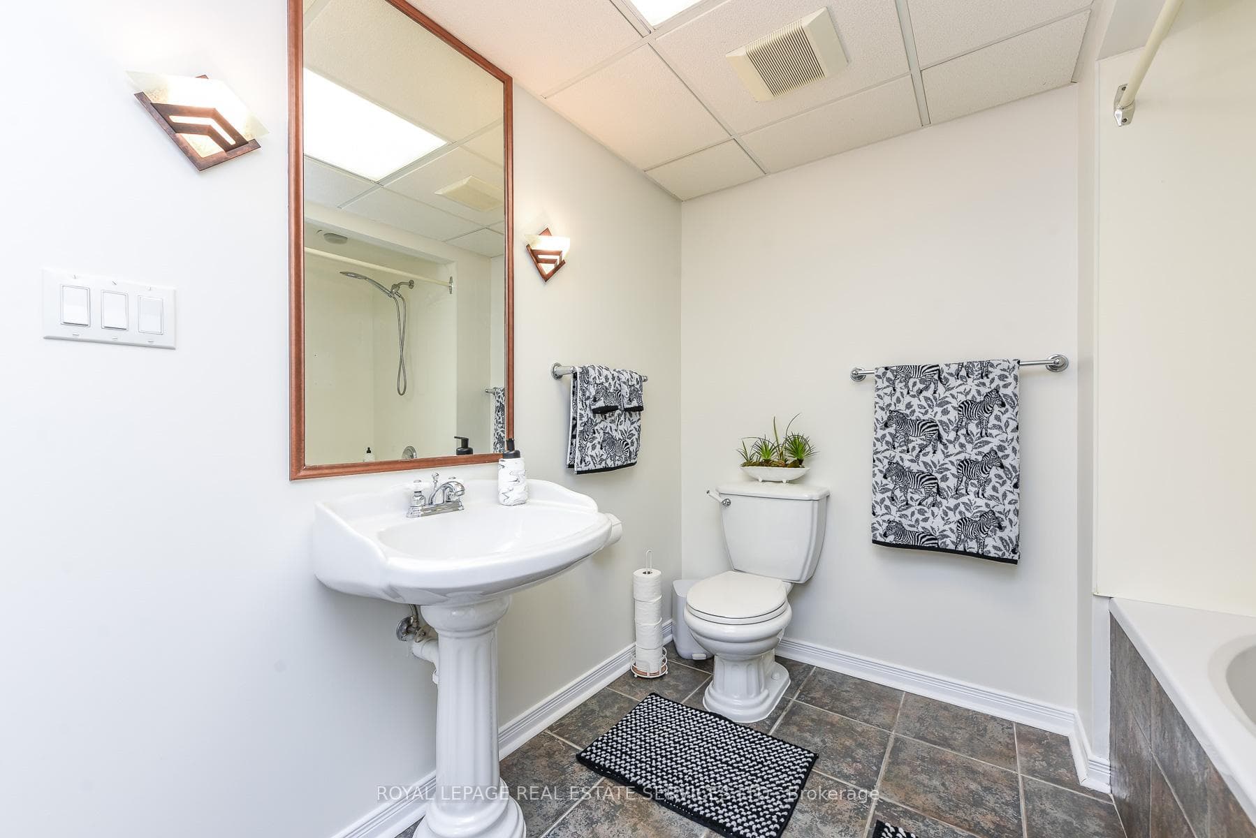 1338 Chalfield Drive photo 33