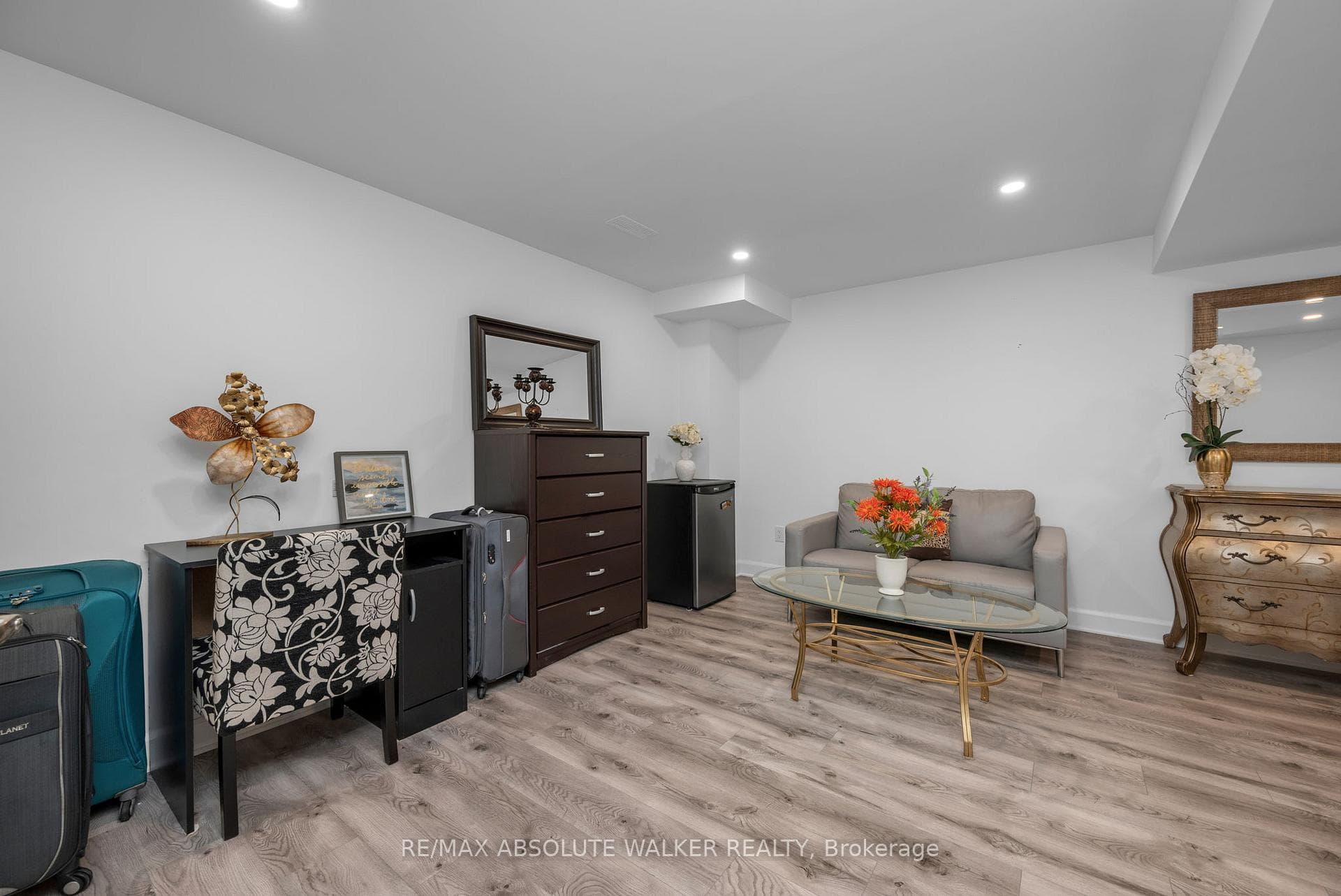 335 Cloyne Crescent photo 27