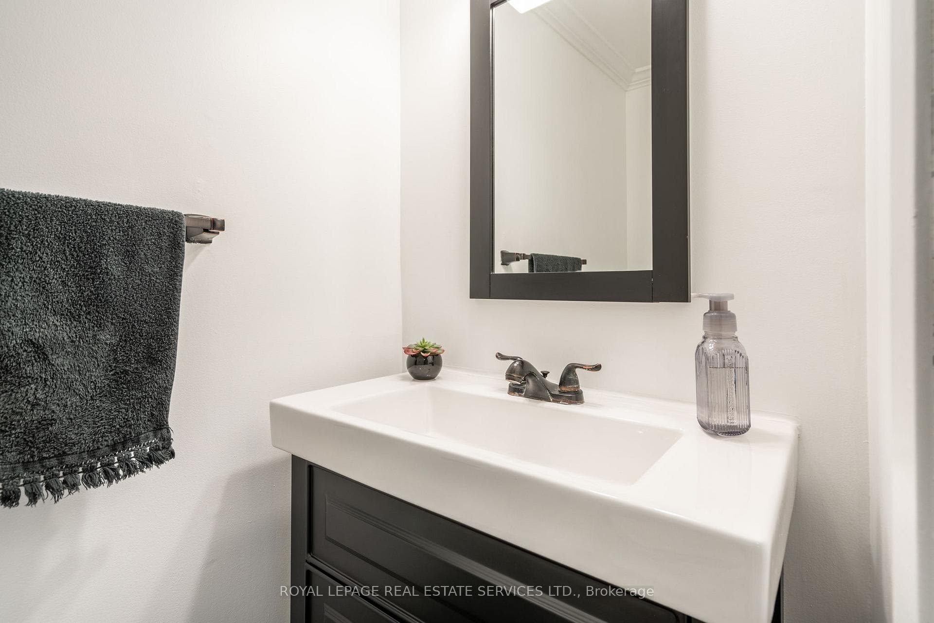 2067 Marine Drive Unit 14 photo 13