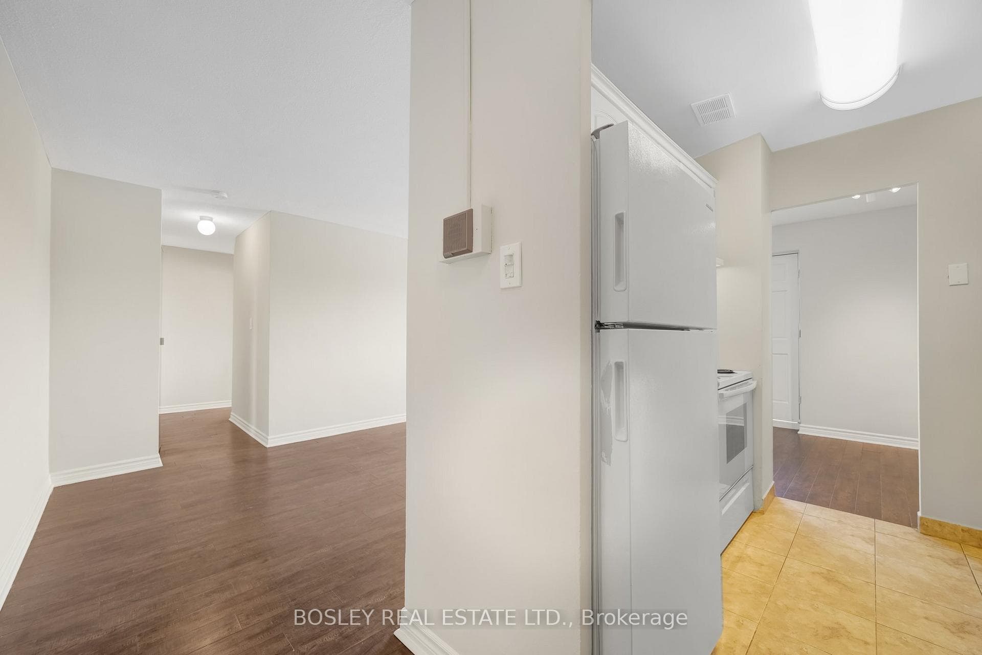 2485 Woking Crescent Unit 404 photo 13