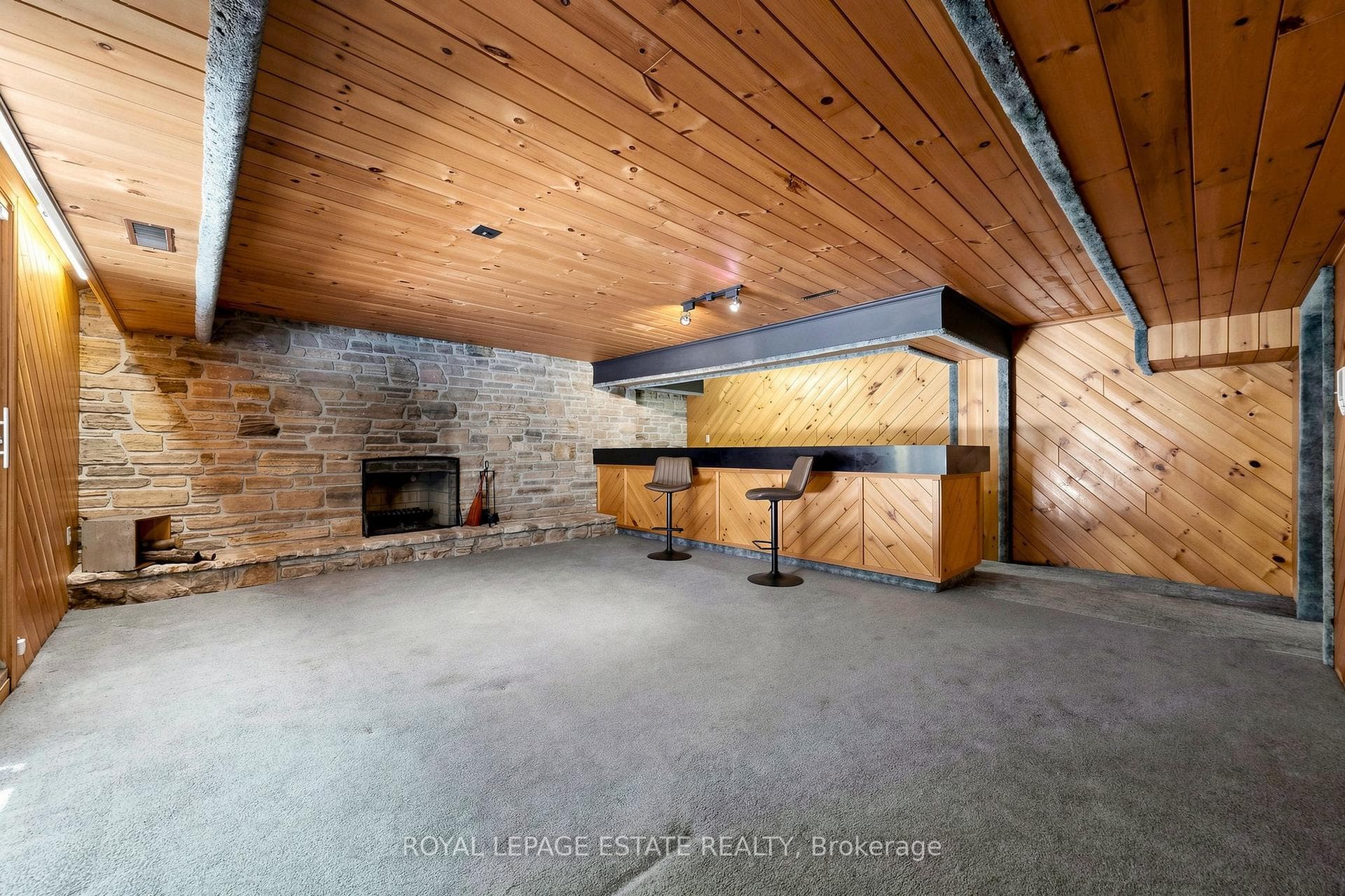 64 Hemingway Crescent photo 36