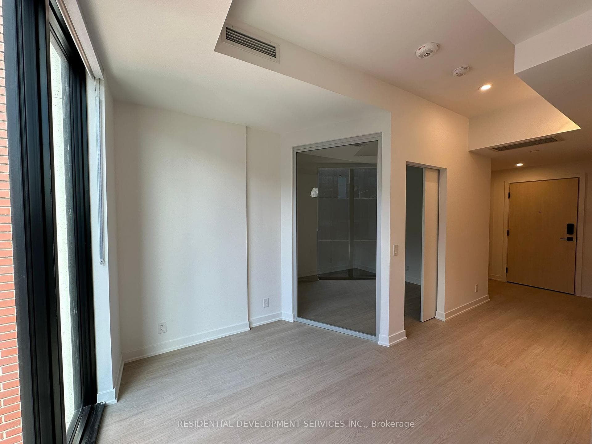 699 Sheppard Avenue Unit 712 photo 5