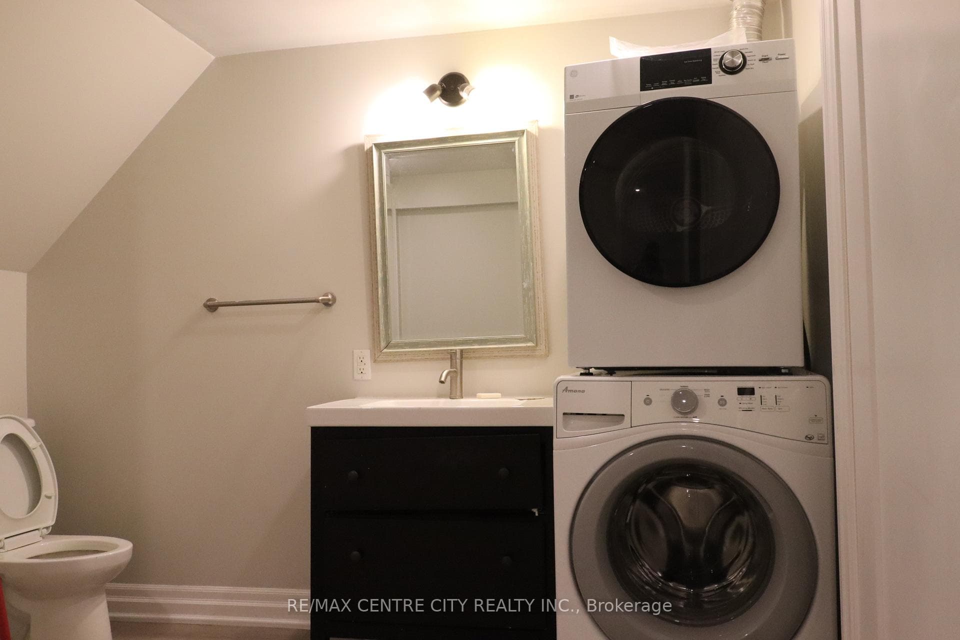 83 Britannia Avenue photo 10