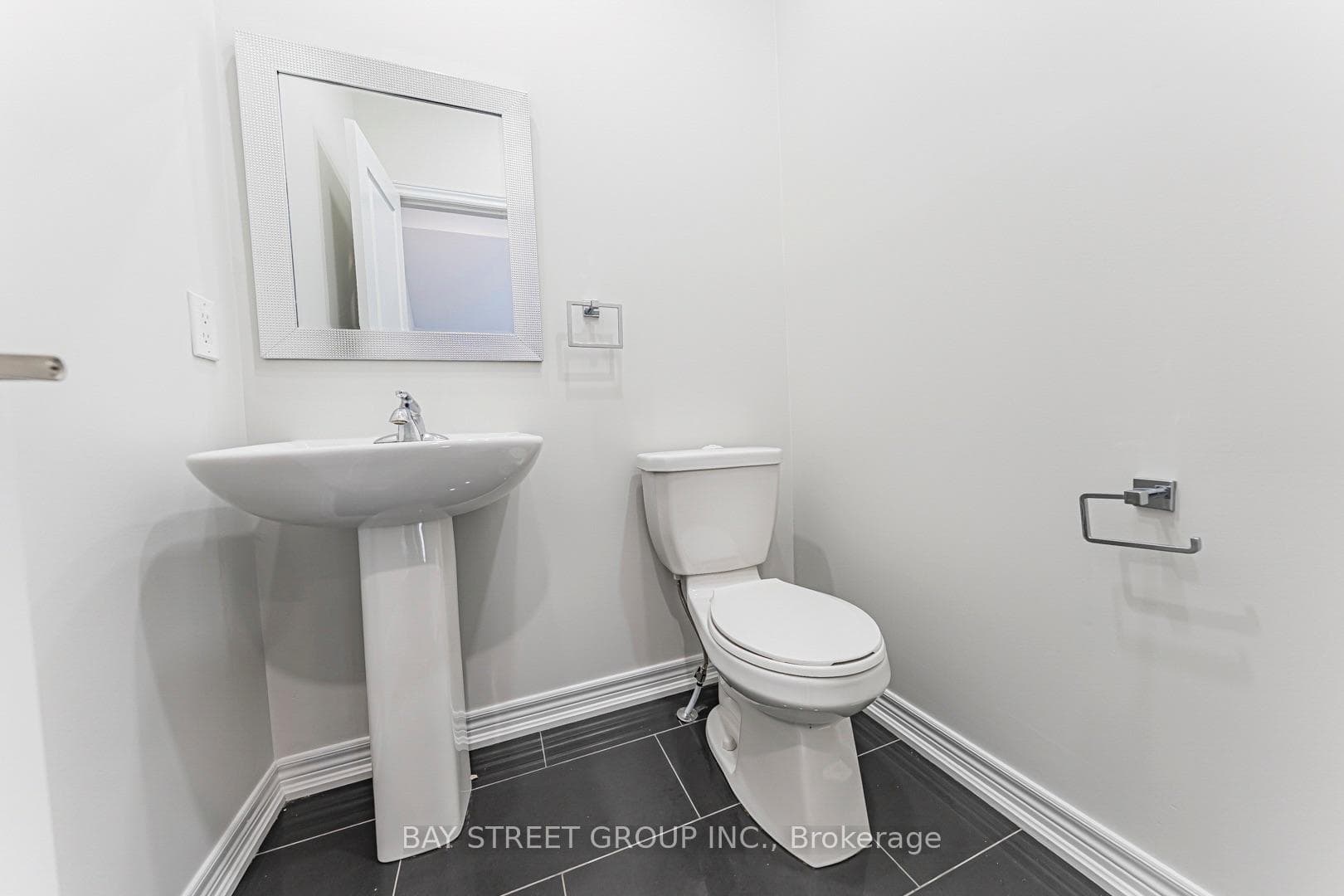 13 Highbury Court photo 17