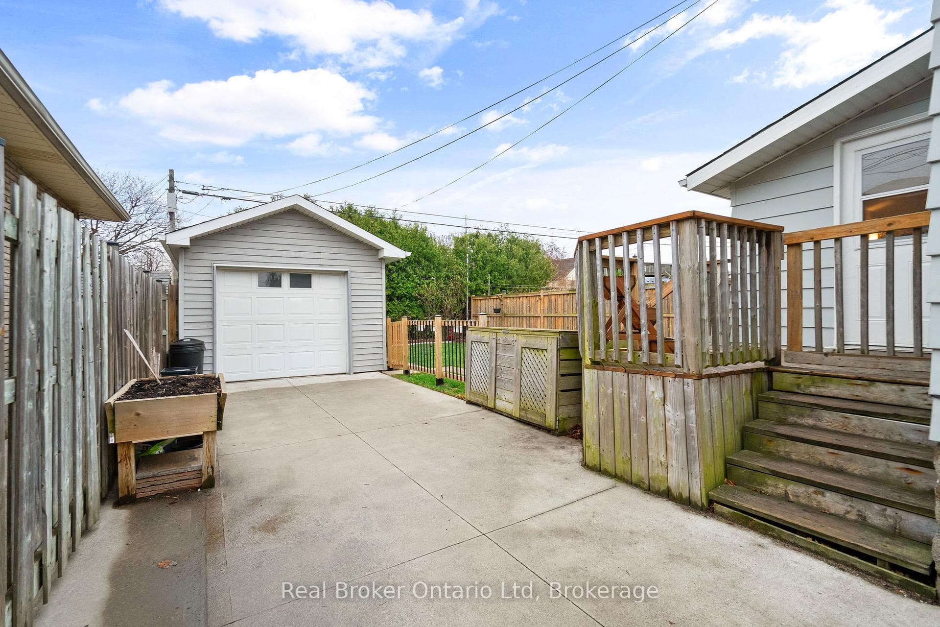 196 Ivon Avenue photo 23