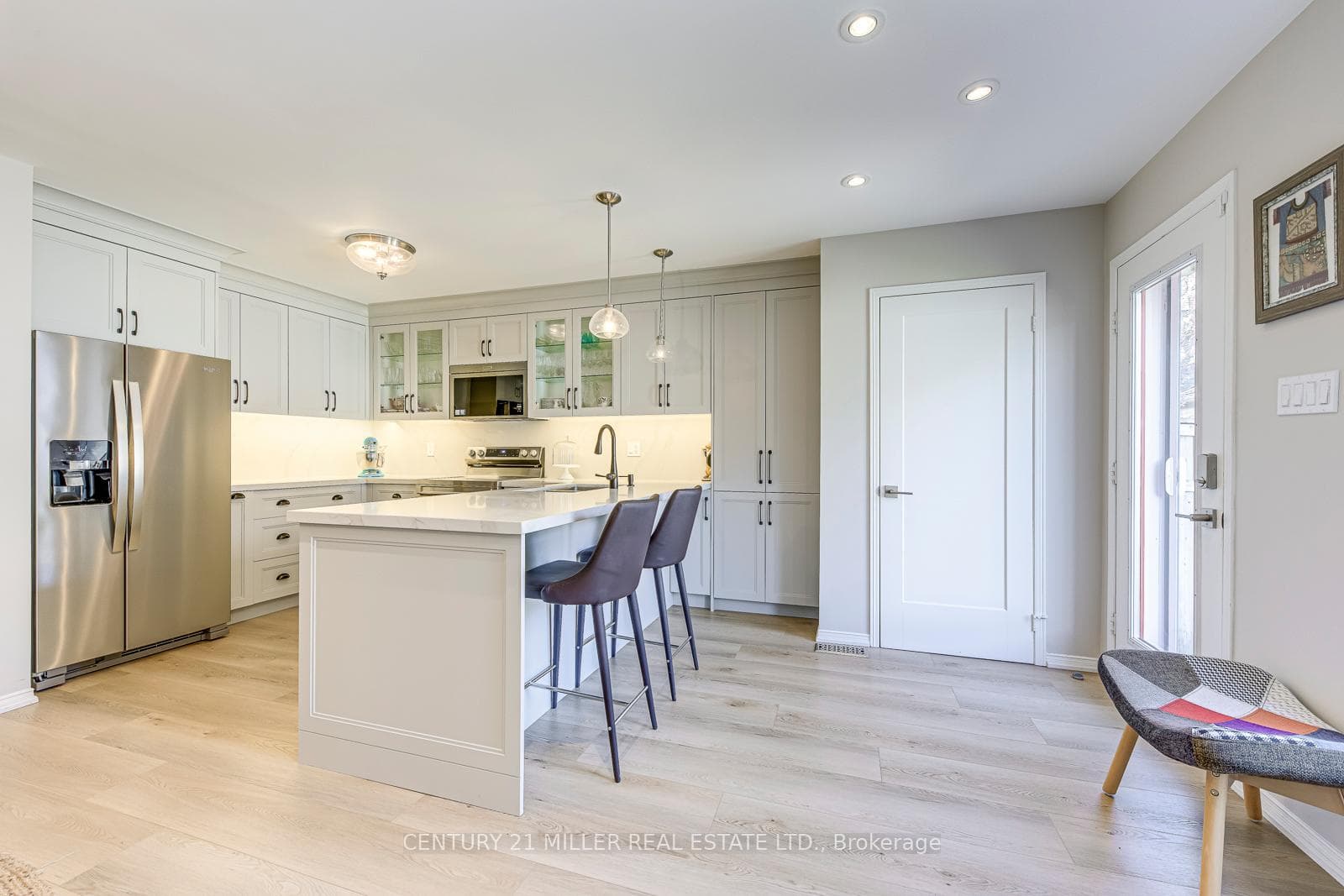 215 ROXTON Road photo 12