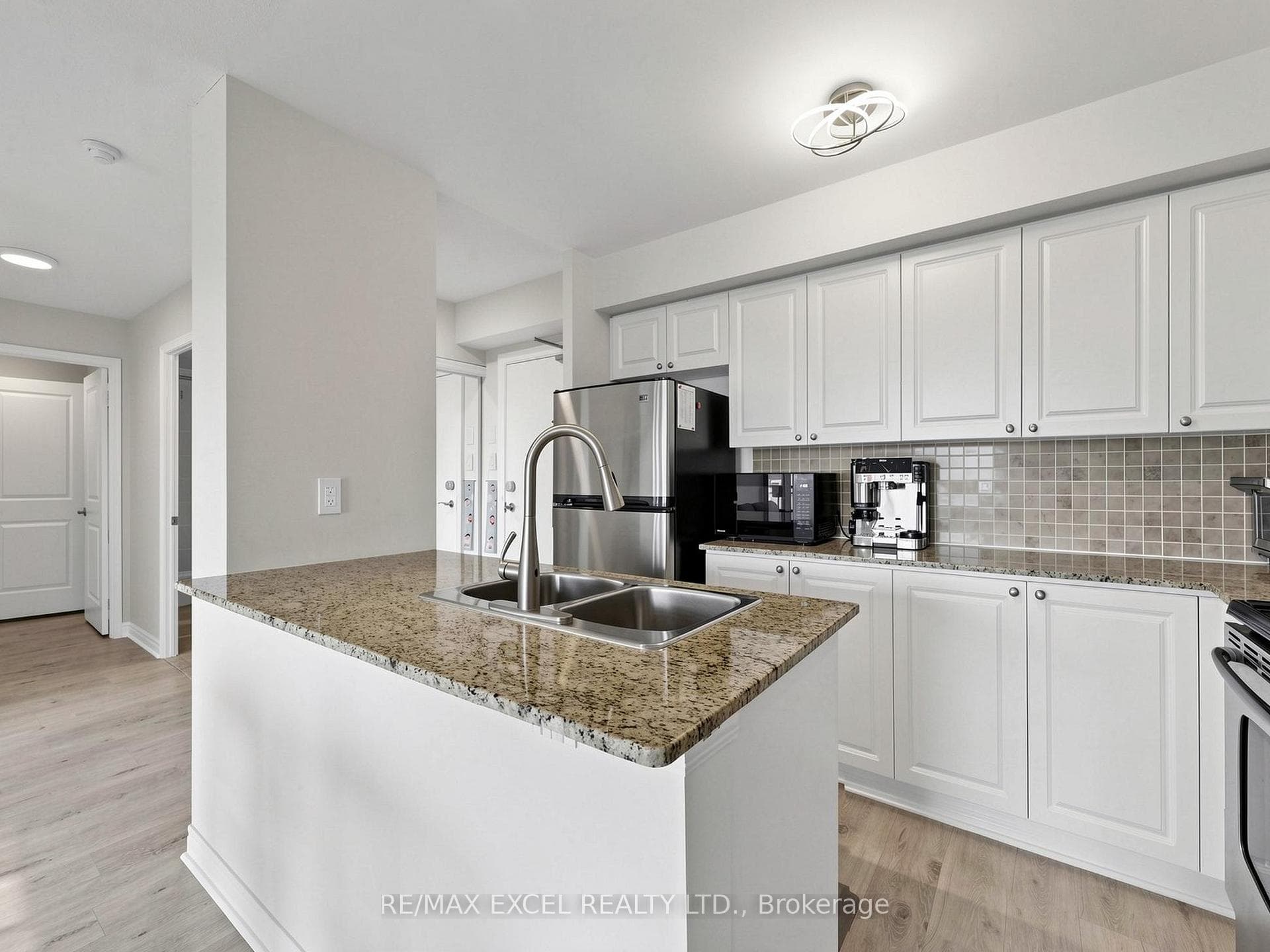 920 Sheppard Avenue Unit 711 photo 17