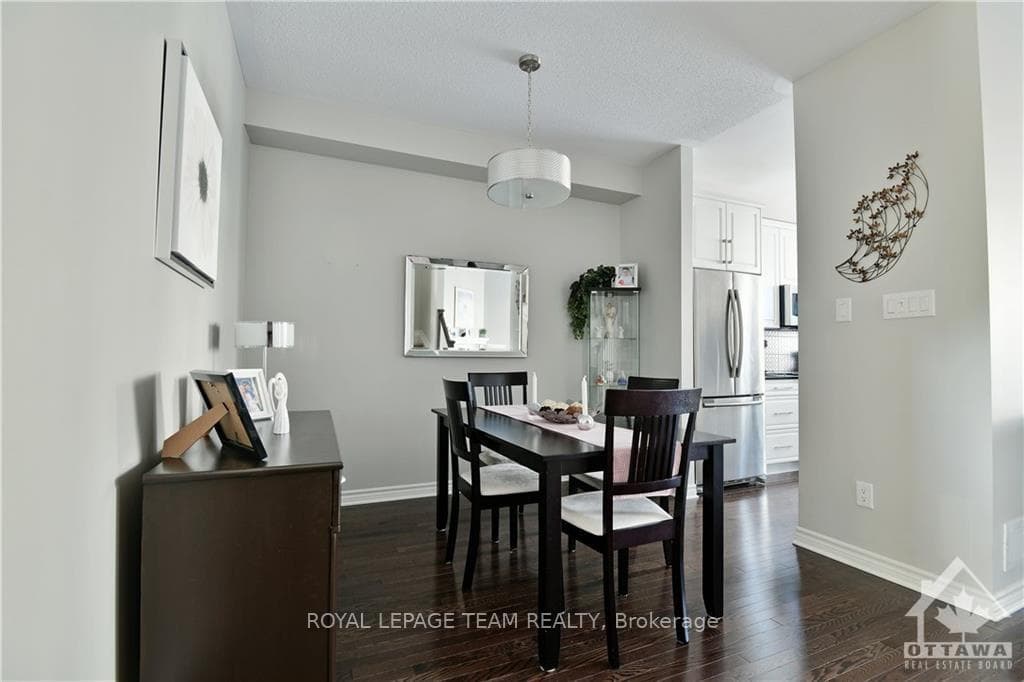793 HAZELNUT Crescent photo 8