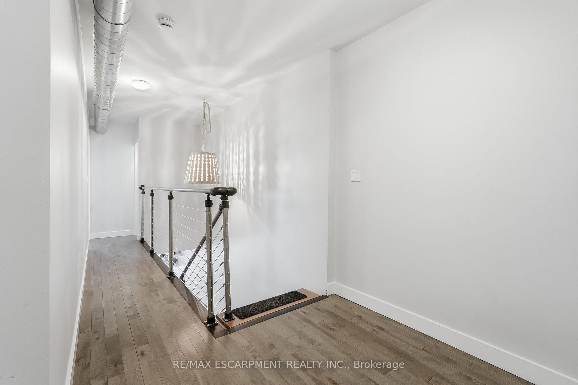 414 JOHN Street photo 20