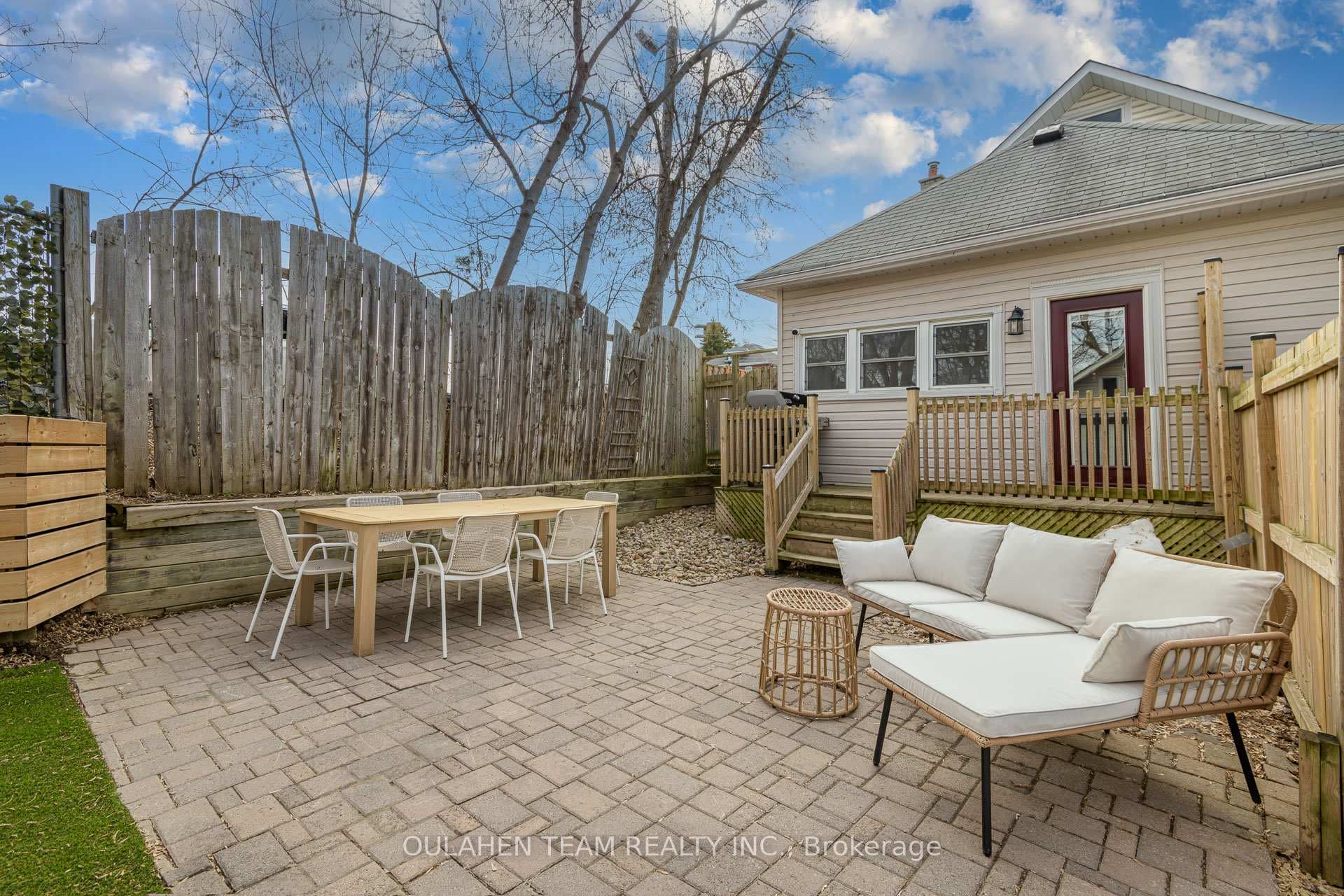 389 Ontario Street photo 23